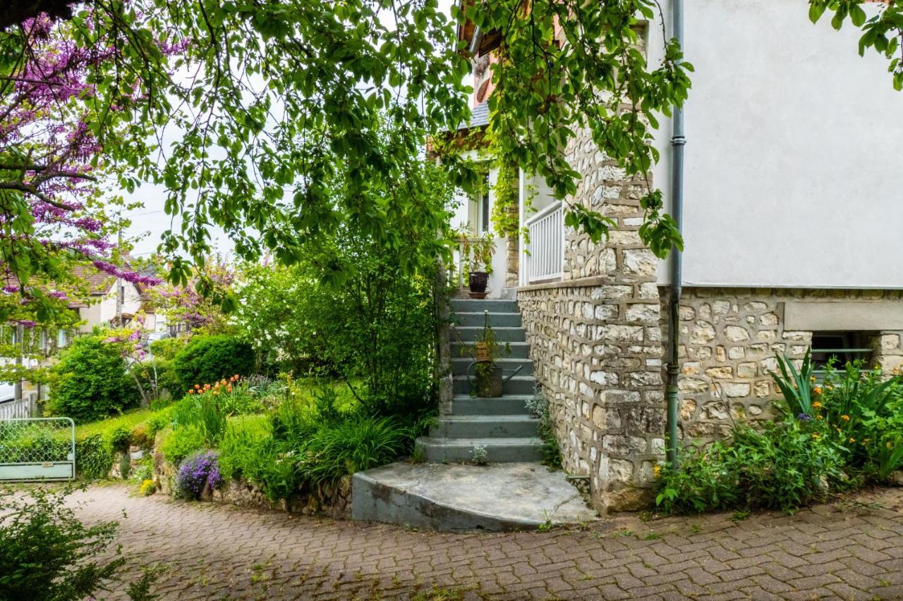 Bed and Breakfast L'Abri Du Viaduc Saint-Satur Exterior foto